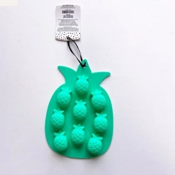 Blush Pineapple Shape Silicone Chocolate Jello Candy Ice Cube Mold Tray NWT - Picture 3 of 4
